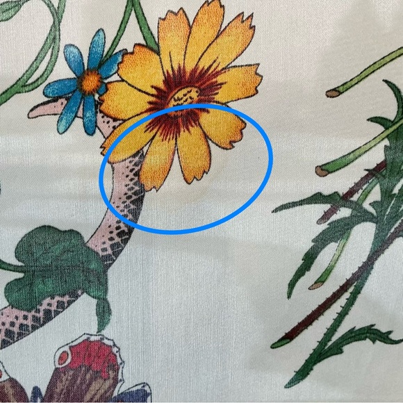 Authentic Gucci 100% Silk Scarf Floral Botanical Snake Print Black Border Italy - Picture 10 of 12